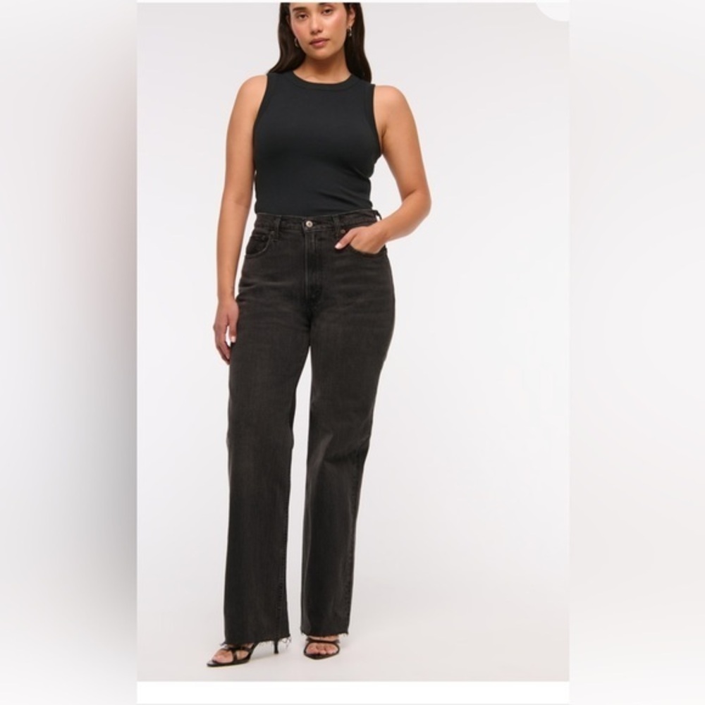 Abercrombie & Fitch The ‘90s Straight Ultra High Rise in Washed Black
